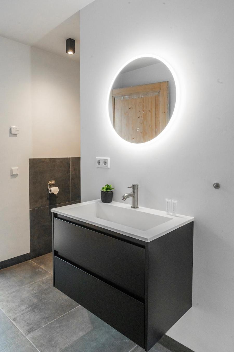Xxl Loft With Bath Located Stadsvilla Tilburg Exterior foto